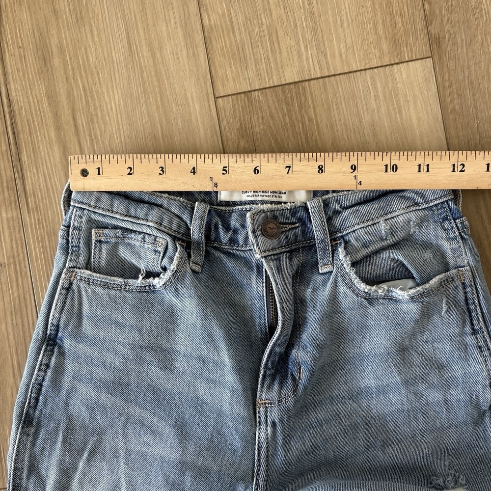 Hollister Curvy Ultra High Rise Mom Jean Size 0 Light Wash 24/27 DISTRESSED - Picture 6 of 9